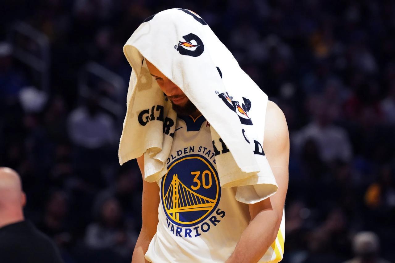 乐鱼-净效率-2.3，每场自挖一坑，科尔视而不见！勇士首发变阵已有答案